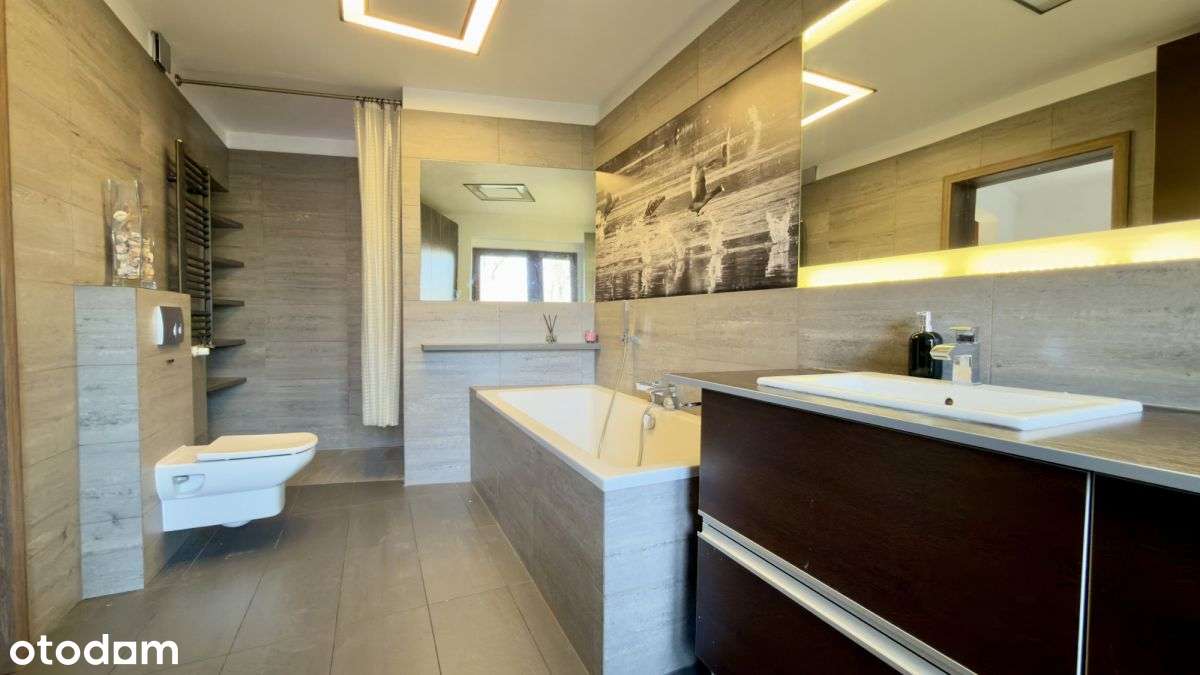 Funkcjonalny i przestronny dom z dużym ogrodem!!!-18