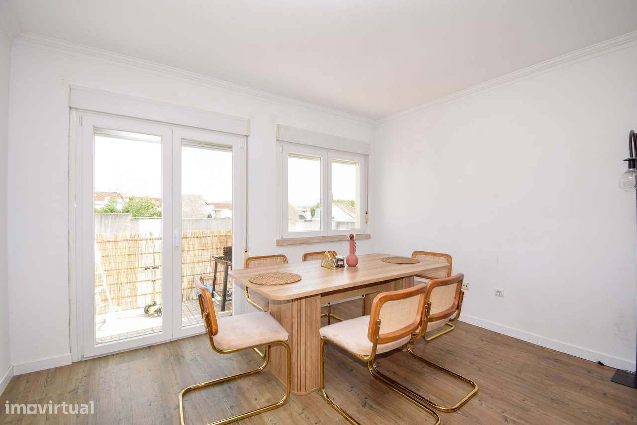 T3+1 no Carregado em Condomínio Fechado com Piscina - Grande imagem: 3/32