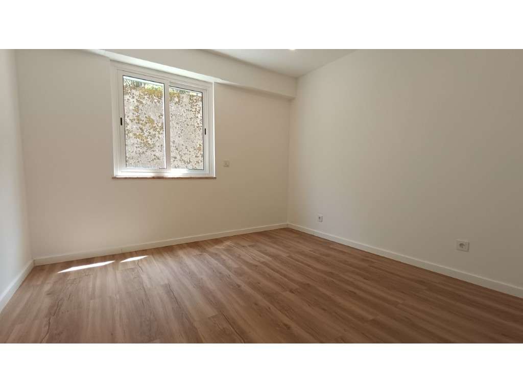 Apartamento T2 Totalmente Renovado | Centro de Queluz-6