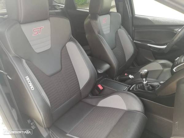 Ford Focus 2.0 EcoBoost ST c/ Pack Pele Desportiva - 5