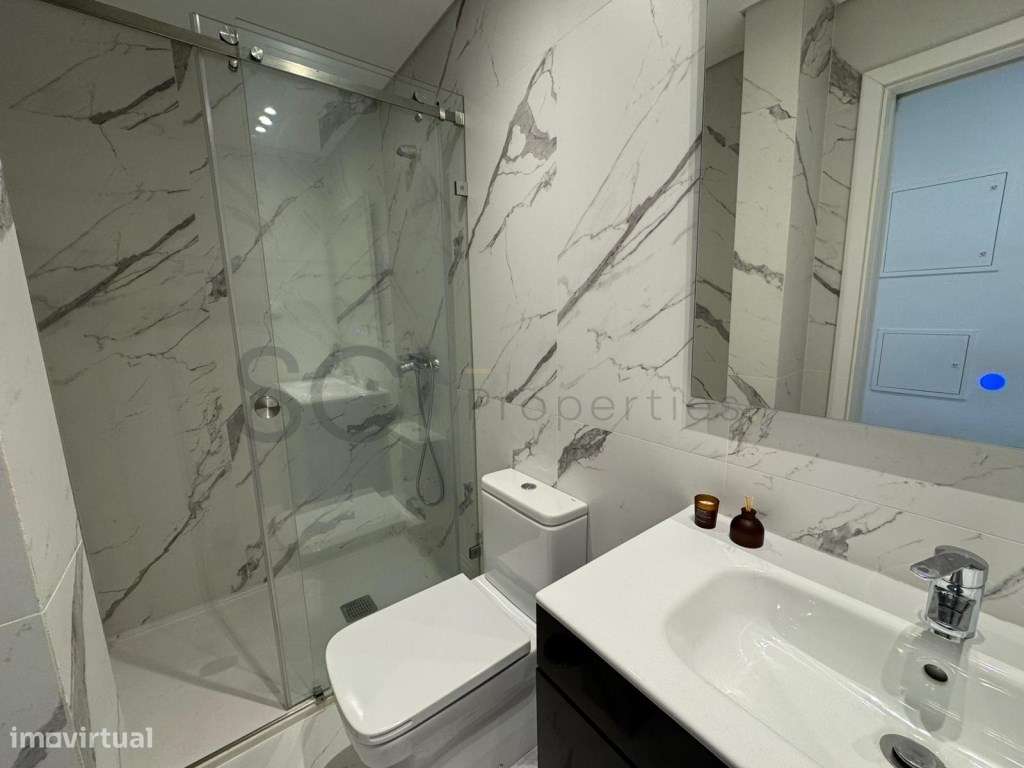 Apartamento T2 Centro de Almada Remodelado com Terraço-23