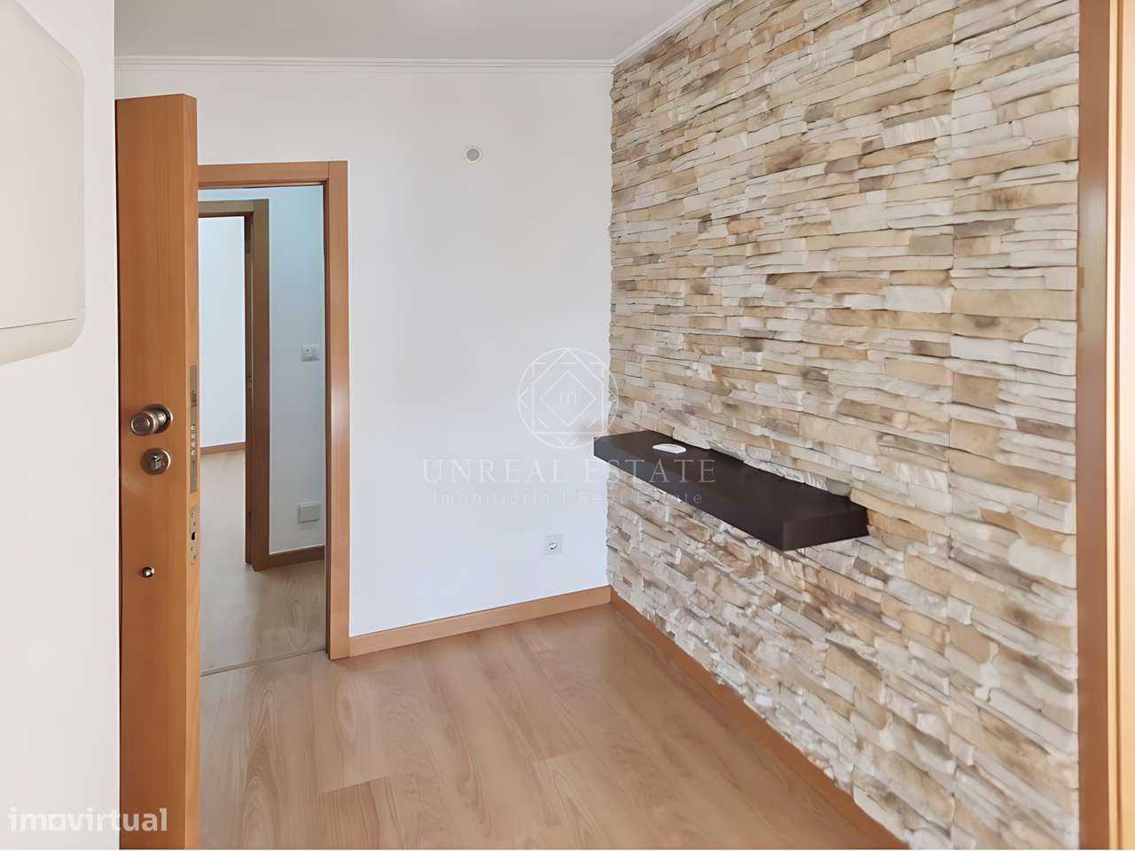 Apartamento T3, renovado, com varandas e 4 parqueamentos, Colinas do C-14