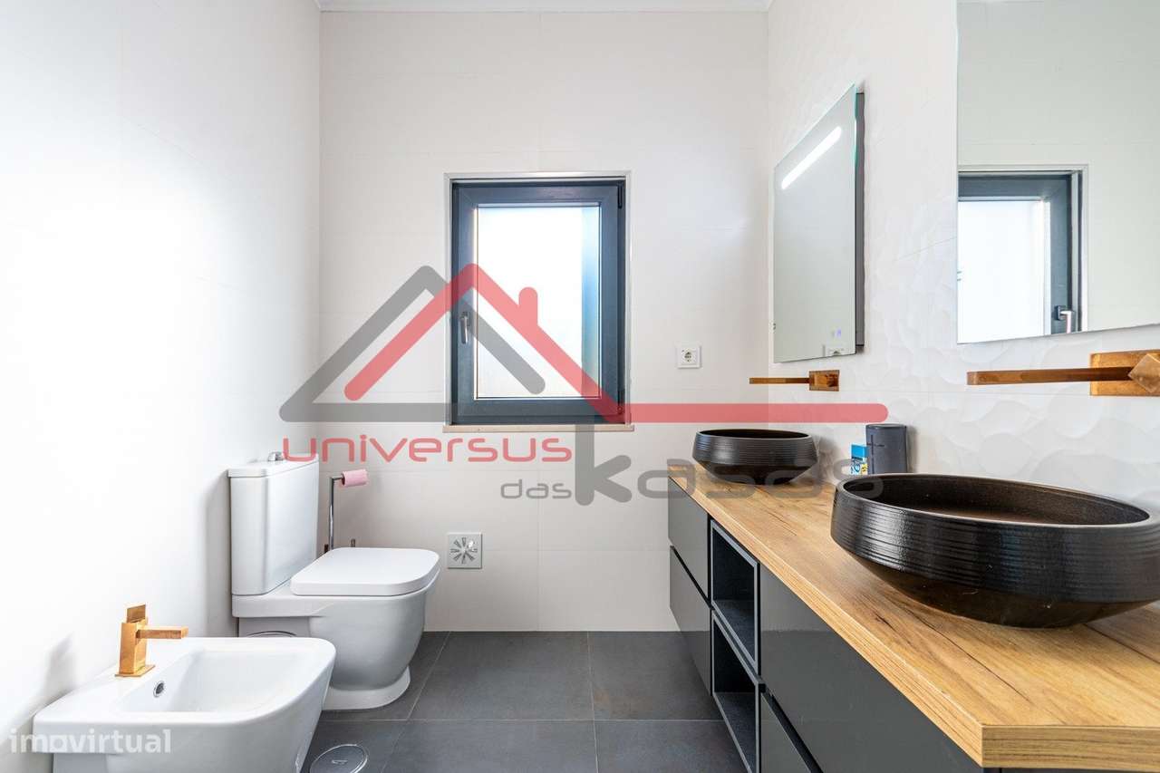 Moradia Térrea Isolada V4 com Piscina Moita-36