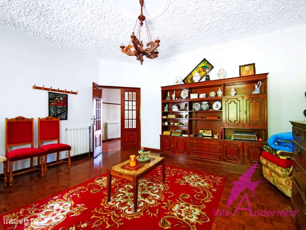 Quintinha T5 independente em Alvarães com 769 M2 de área coberta - Grande imagem: 5/38