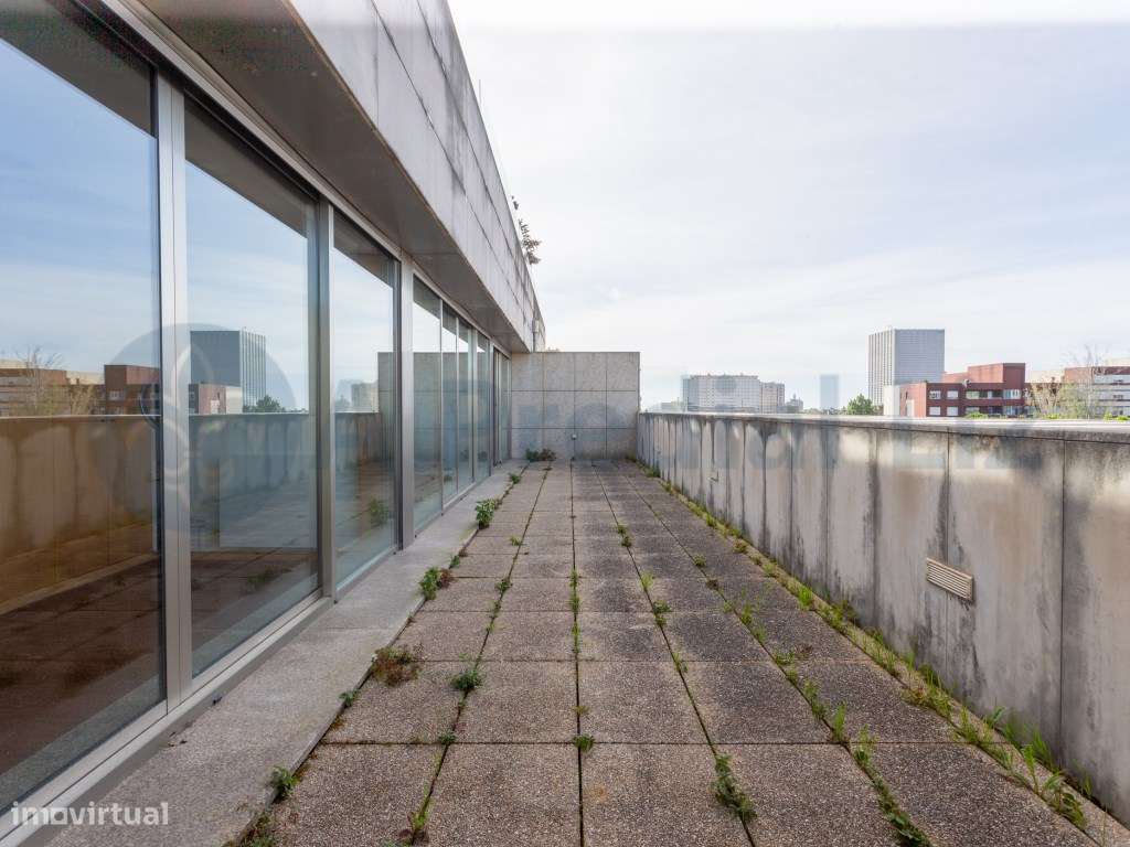 Apartamento T3+1 Duplex - À Av. da Boavista-26
