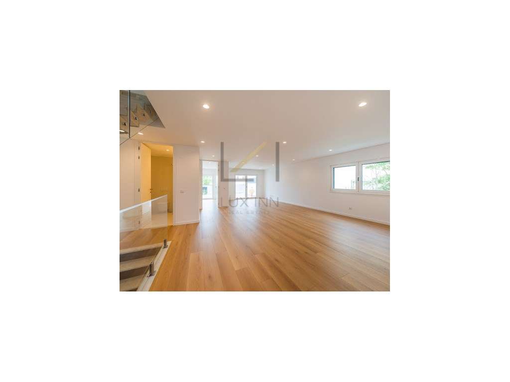 Moradia de Luxo T4 , São Pedro Do Estoril, com Piscina e Garagem-9