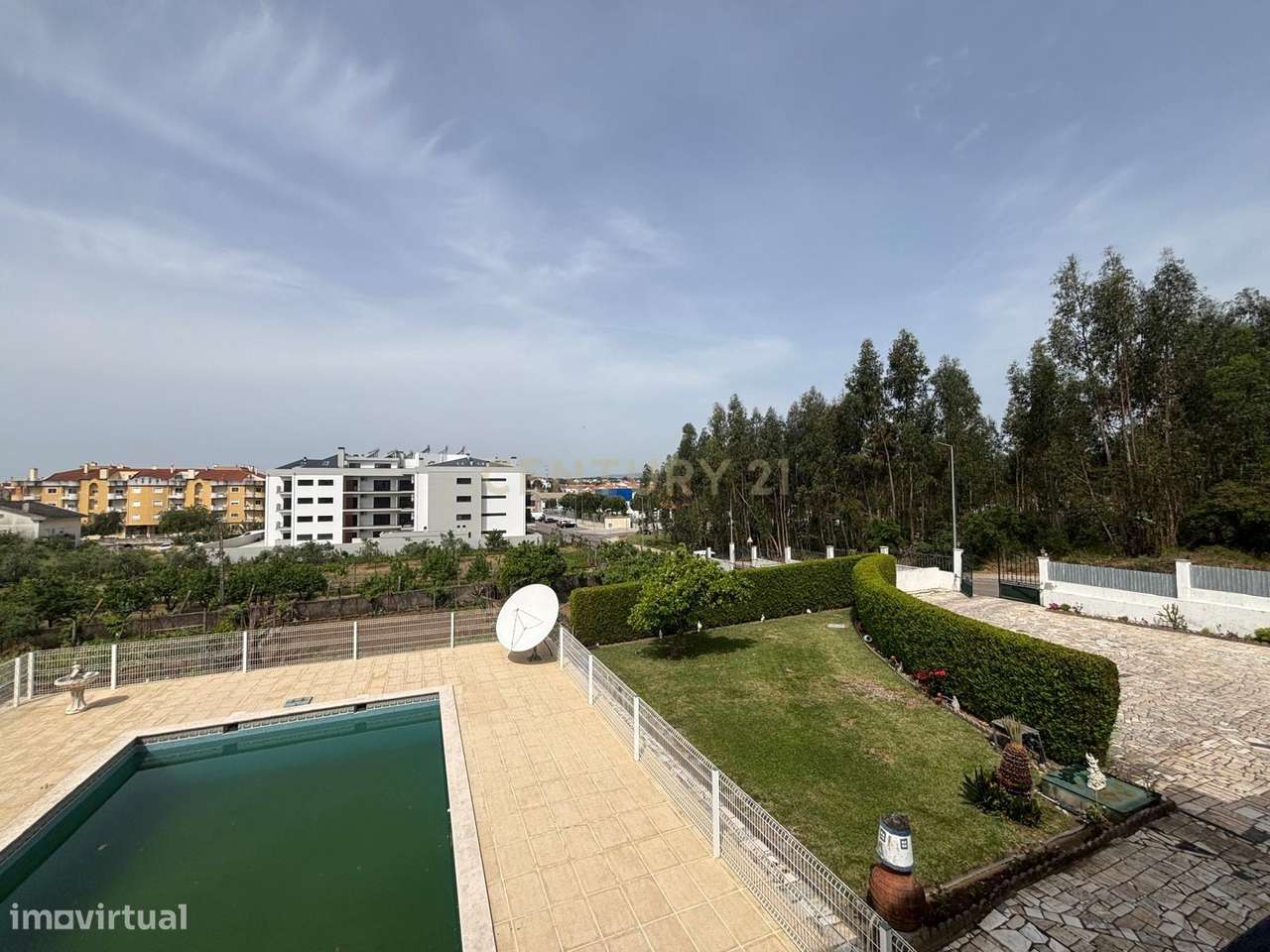 Moradia com Piscina - Entroncamento-10