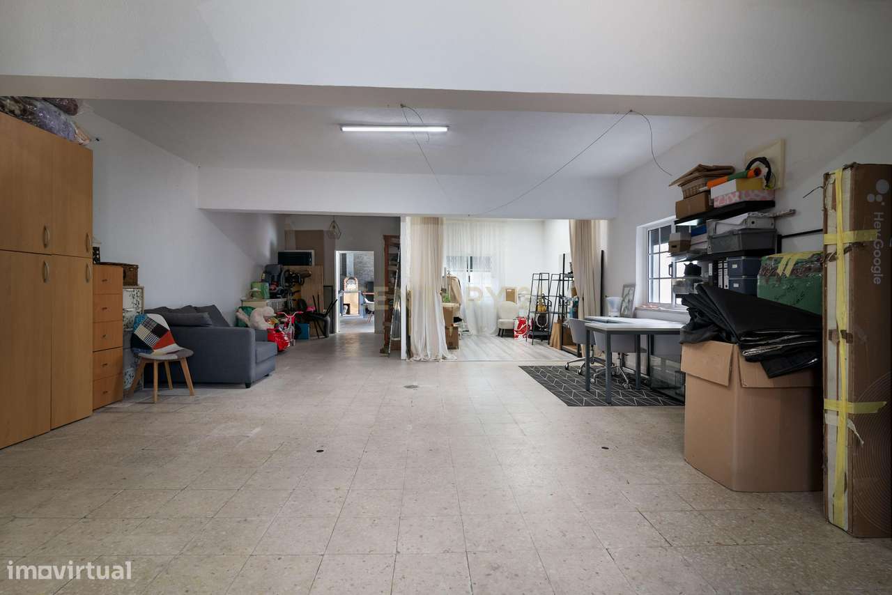 Moradia T4 com piscina e garagem junto às Colinas do Cruzeiro-33