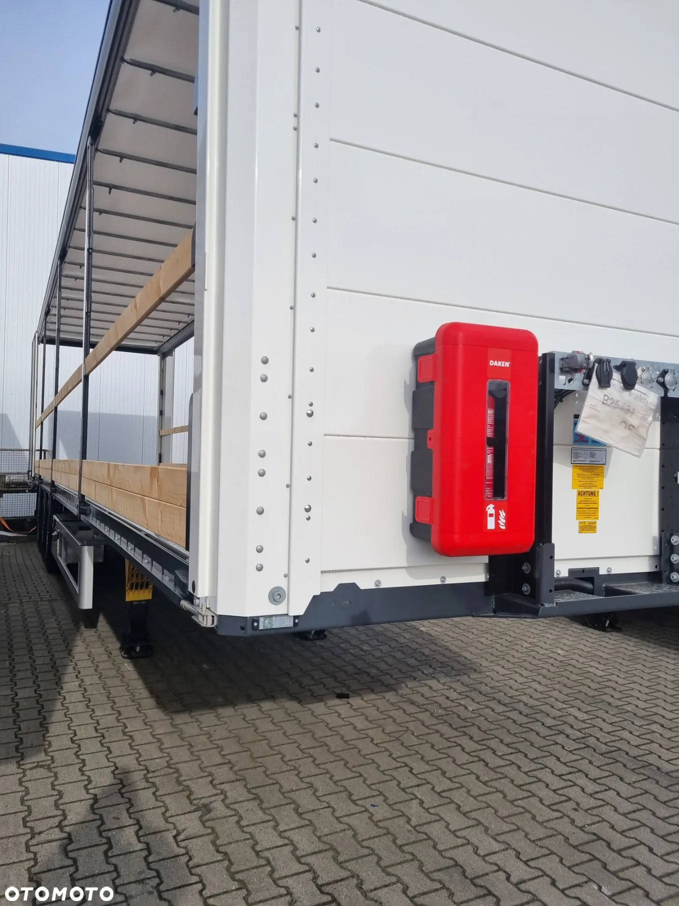 System Trailers Web-Trailer 3-Achs Schiebeplane + Bordwand + FLEXSTRAP - 4