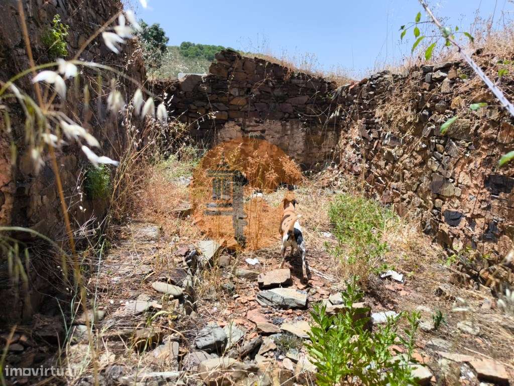 TERRENO COM 4.560 m2 - COM RUINA DE 100 M2 - ARRECADAÇÃO - JUNTO A ... - Grande imagem: 3/27