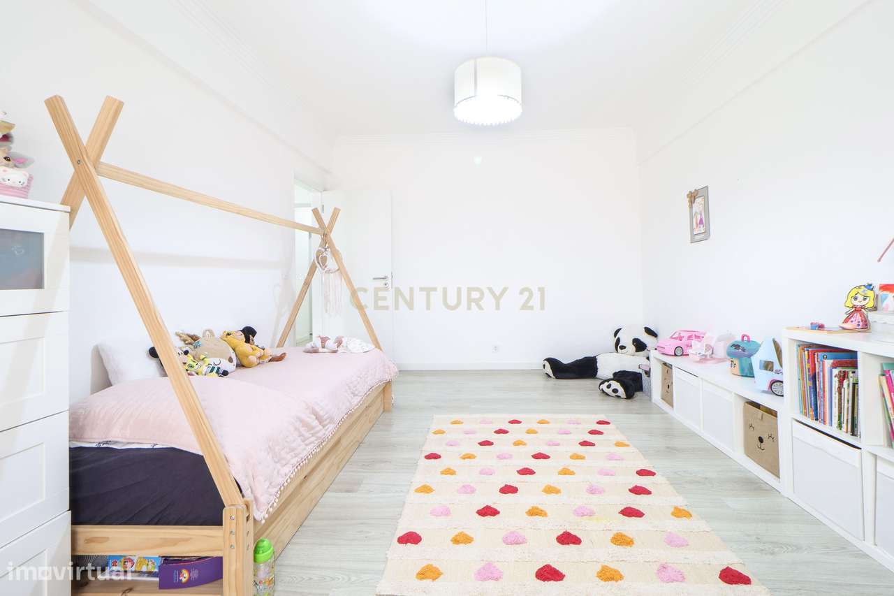 Apartamento T4, moderno e luminoso no Seixal-26