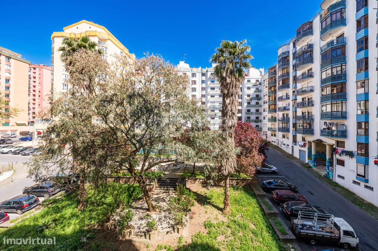 Apartamento T2 na Tapada das Mercês-32