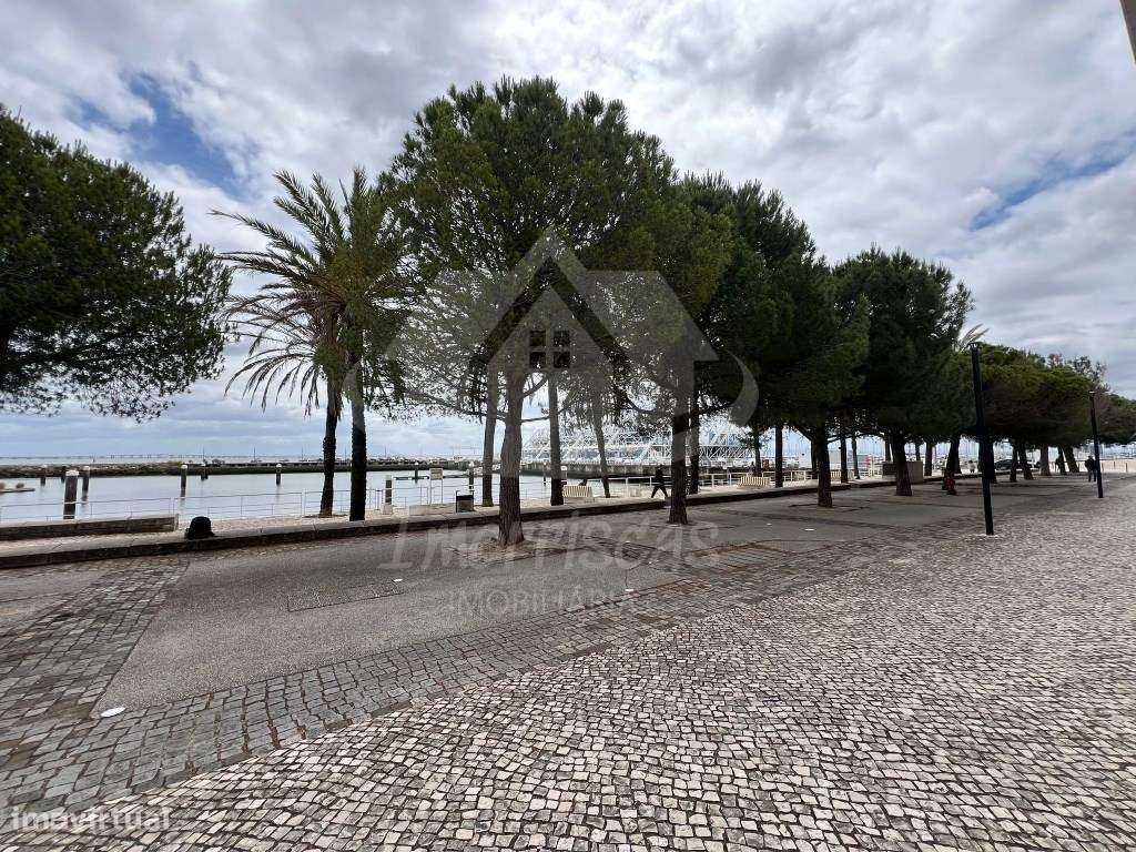 Loja para comércio com parqueamento na Marina do Parque das Nações - Grande imagem: 3/5