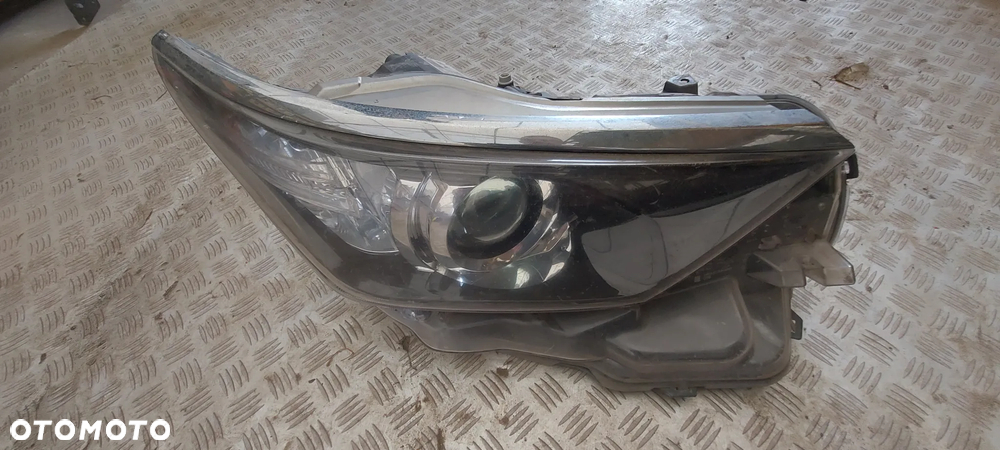 TOYOTA AURIS II 2 LIFT LAMPA PRAWY PRZÓD 81110-02K30 - 1