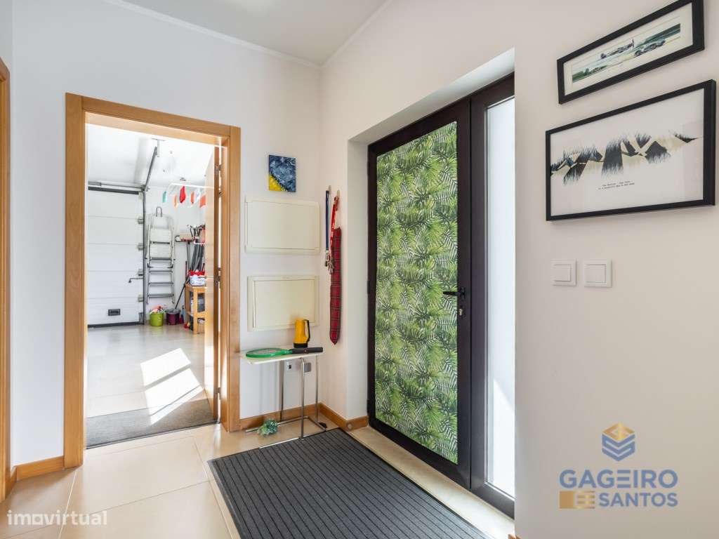 Moradia com piscina e terreno em São Martinho do Porto-10