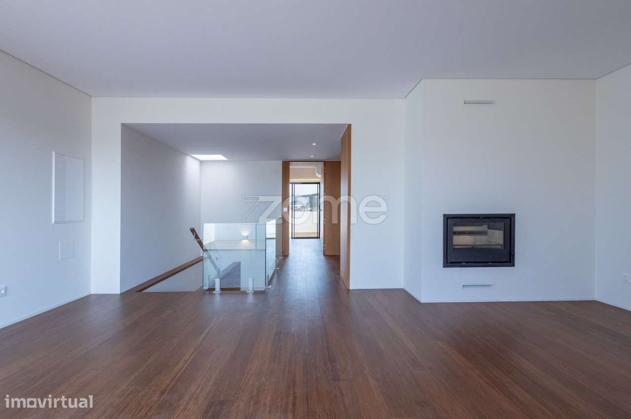 Apartamento T4 Duplex Novo no Prestigiado Edifício Alameda-9