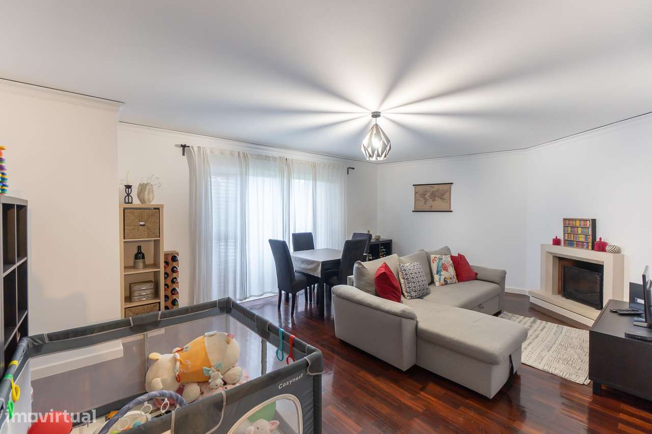 T1 com 2 varandas e lugar de garagem na Madalena-3