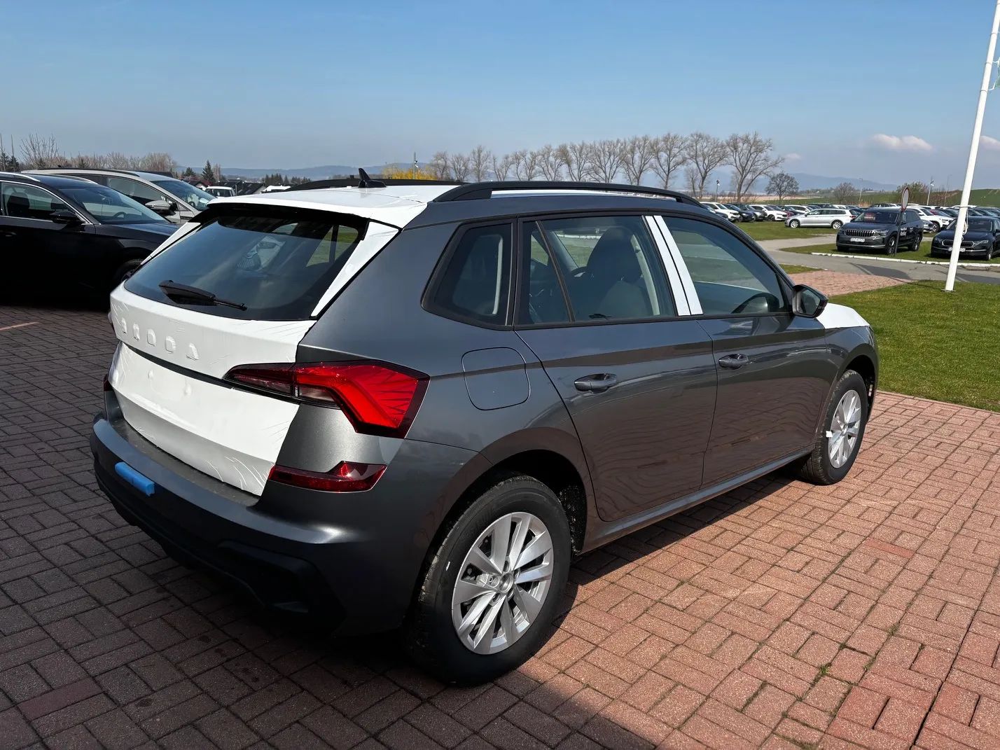 SKODA KAMIQ Kamiq Essence 1,0 TSI 70 kW 5-biegowa manualna