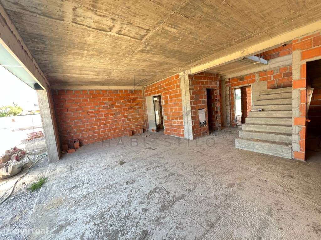 Moradia moderna com piscina, Suites e acabamentos de alta qualidade - Grande imagem: 3/33