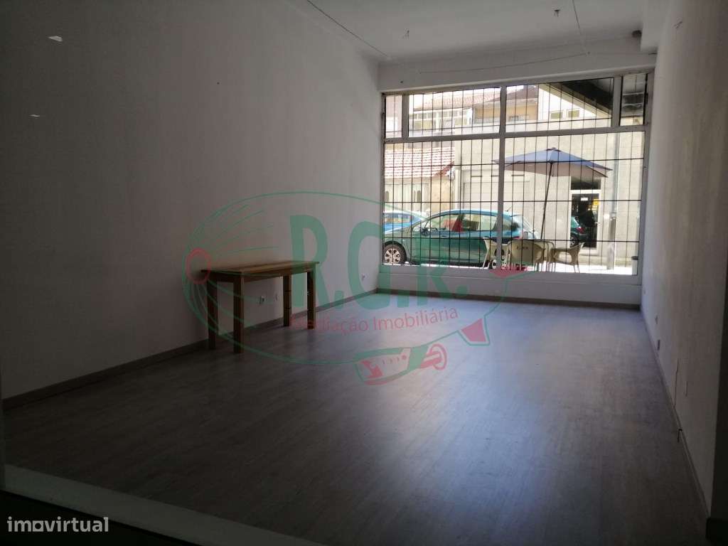 Investimento - Loja Av. 25 Abril - São Cosme - Grande imagem: 2/4