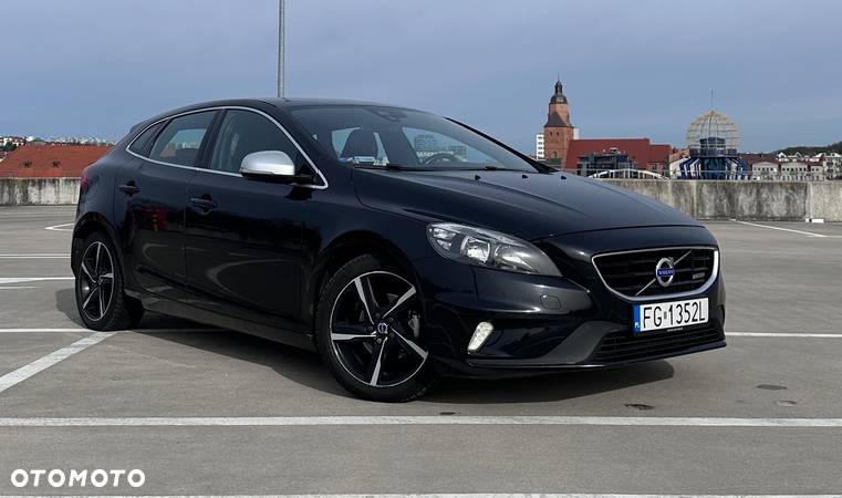 Volvo V40 D2 R-Design - 1