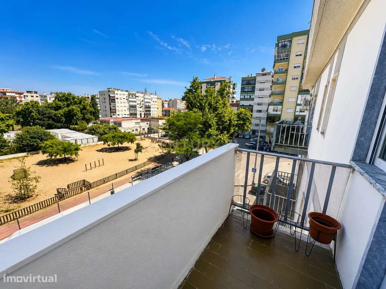 Apartamento T2 em Amora, Seixal - Oportunidade Única!-13