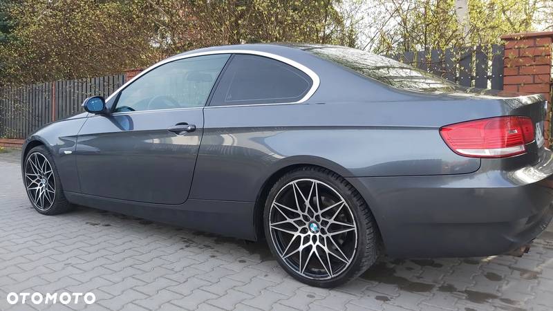 BMW Seria 3 325i - 3
