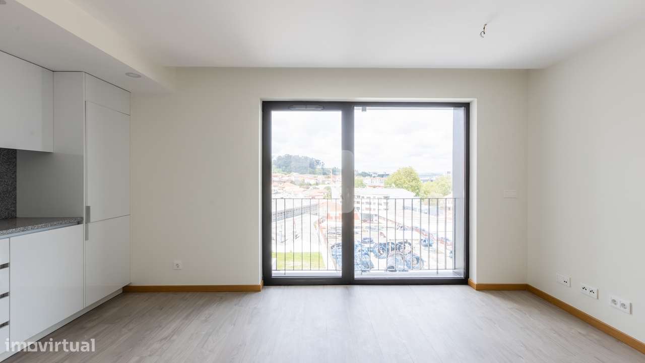 Apartamento T1 no Bonfim com Garagem e Arrecadação - Grande imagem: 5/18