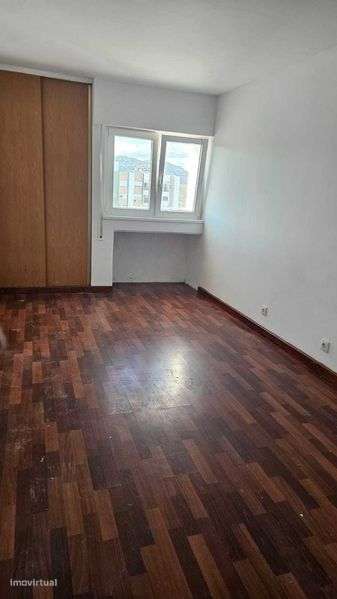 T4+1 Duplex 144 m2 Santo António dos Cavaleiros, Loures - Grande imagem: 5/12