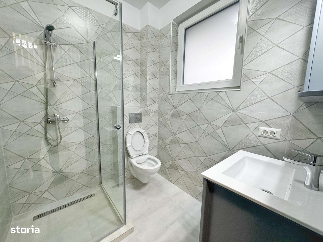 <Vila individuală P+1E> 4 camere 3 băi 200metri Bd. 1 Mai - Imagine principală: 4/14