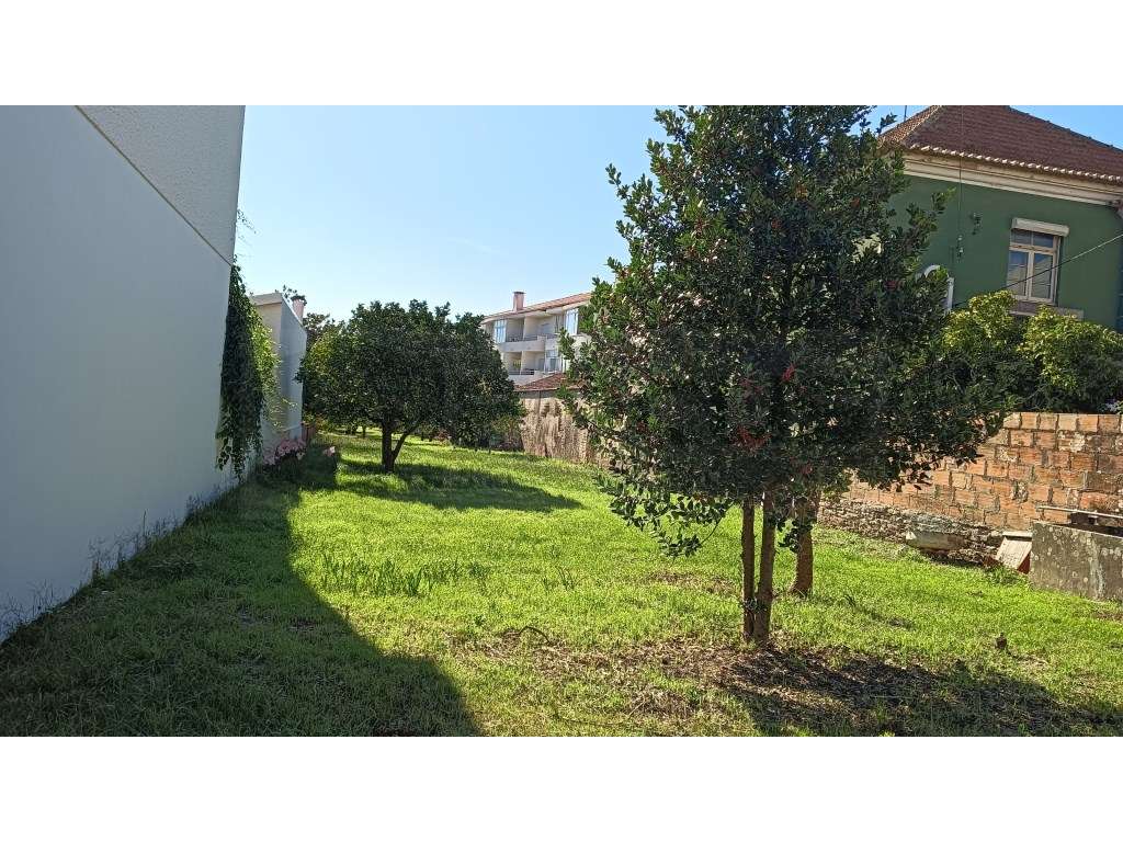 Espaçoso terreno para construção no coração da cidade - Ílhavo-0