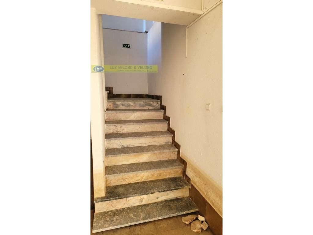 Loja de 38,27 m2 com cave de 300,00 m2. Alto do Seixalinho, Barreiro.-24