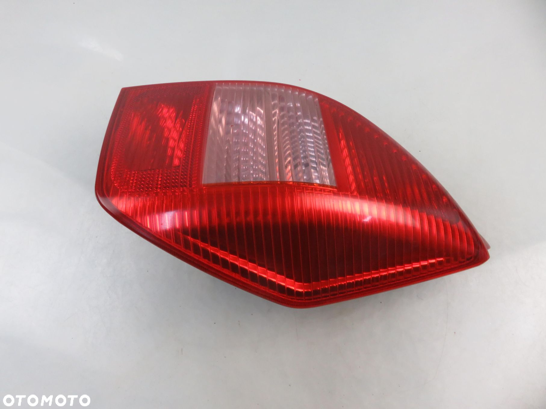 LAMPA PRAWA TYLNA CITROEN C2 9649864480 - 3