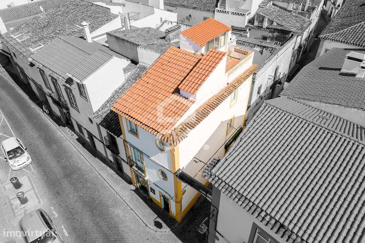 Moradia T3 c/ Terraço e Comércio | Centro Histórico de Évora - Grande imagem: 4/33