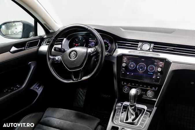 Volkswagen Passat Variant 2.0 TDI DSG 4Motion Highline - 31