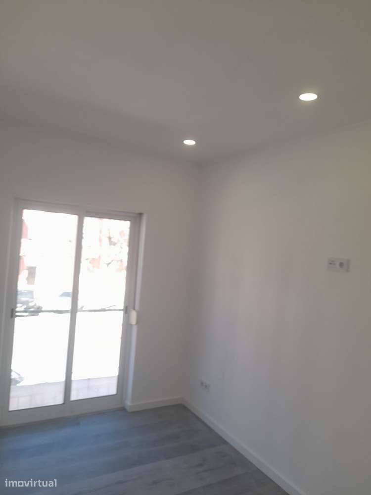 Apartamento T2 com varanda na Baixa da Banheira-31