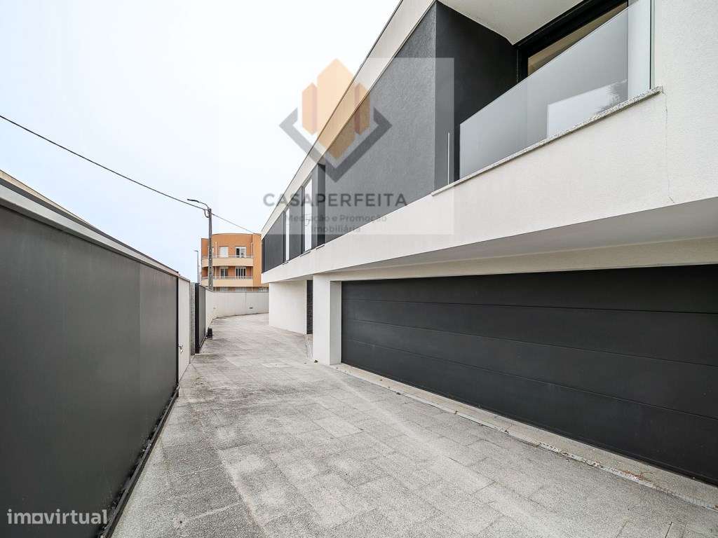 Luxuosa Moradia T4 a 150 metros da Praia - Madalena - Grande imagem: 4/58