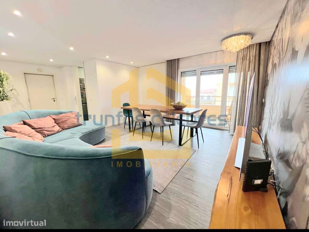 Apartamento T2 Totalmente Renovado com lugar de garagem a 100mt da ...-0