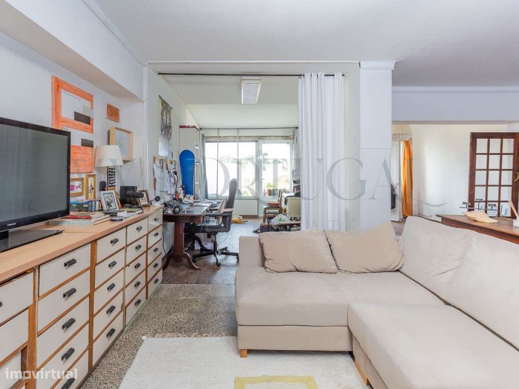 Apartamento T1 + 1 com logradouro e garagem no Coração de Bicesse -... - Grande imagem: 2/31