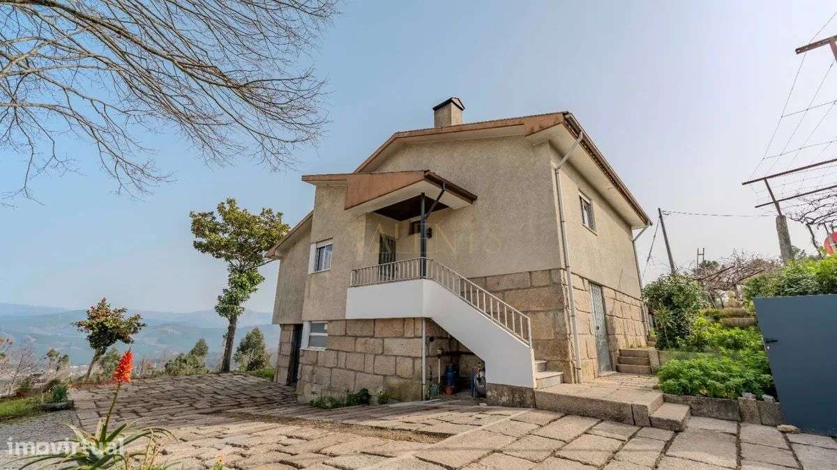 Exclusiva Moradia T4 com 556m² e 1.000m² de Terreno-30