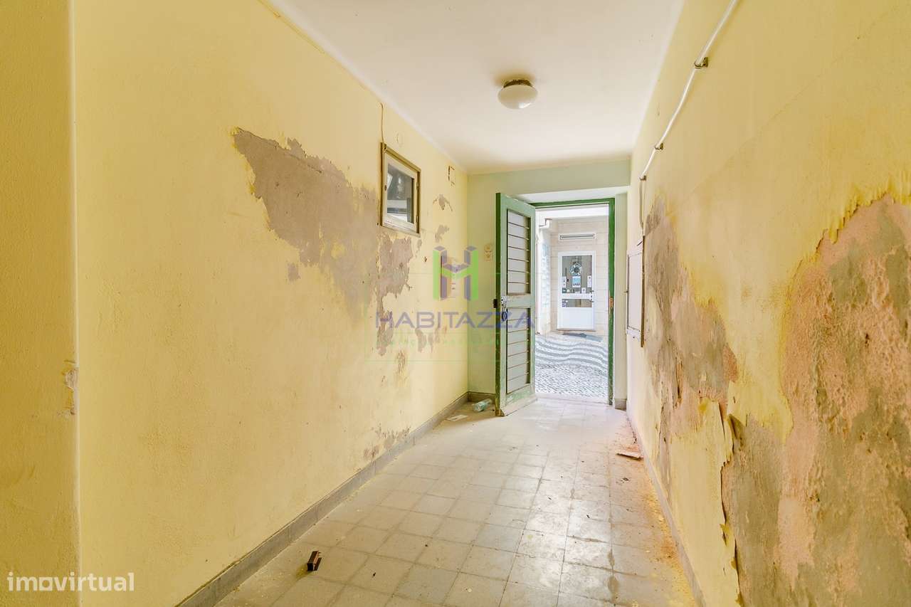 Prédio no Centro histórico de Lagos composto por 2 Apartamentos T3 e 1-8