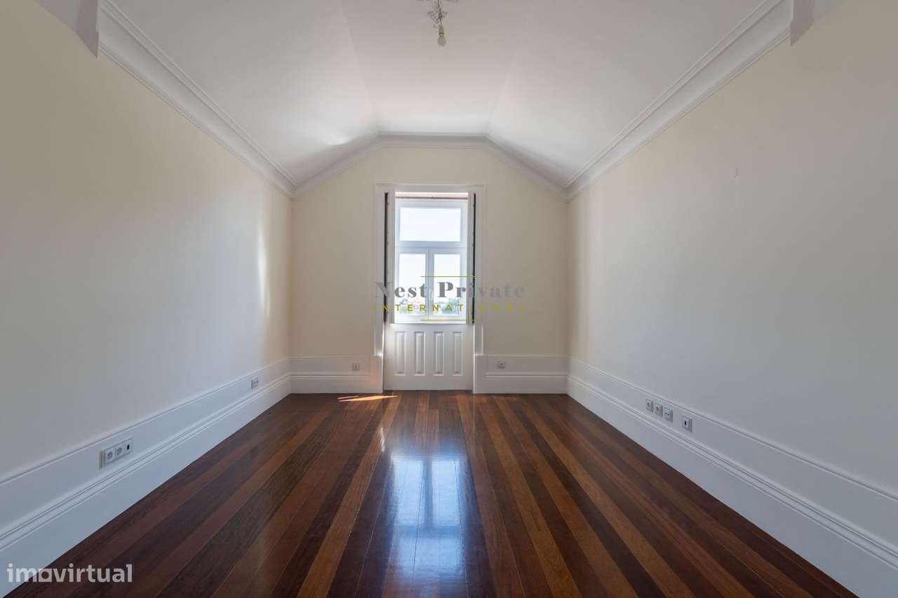 Palacete à venda na Rua de Álvares Cabral-31