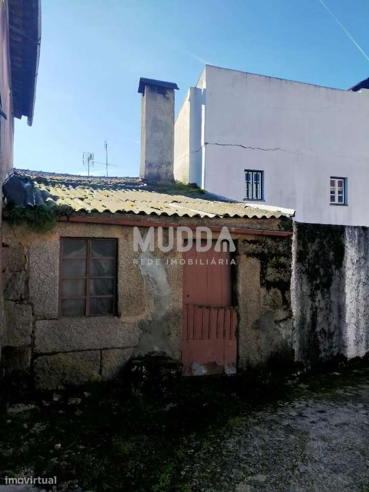 Duas moradias e uma garagem para venda em Gouveia-40
