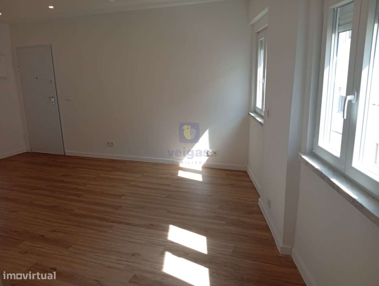 Apartamento T2 Renovado no Forte da Casa-7