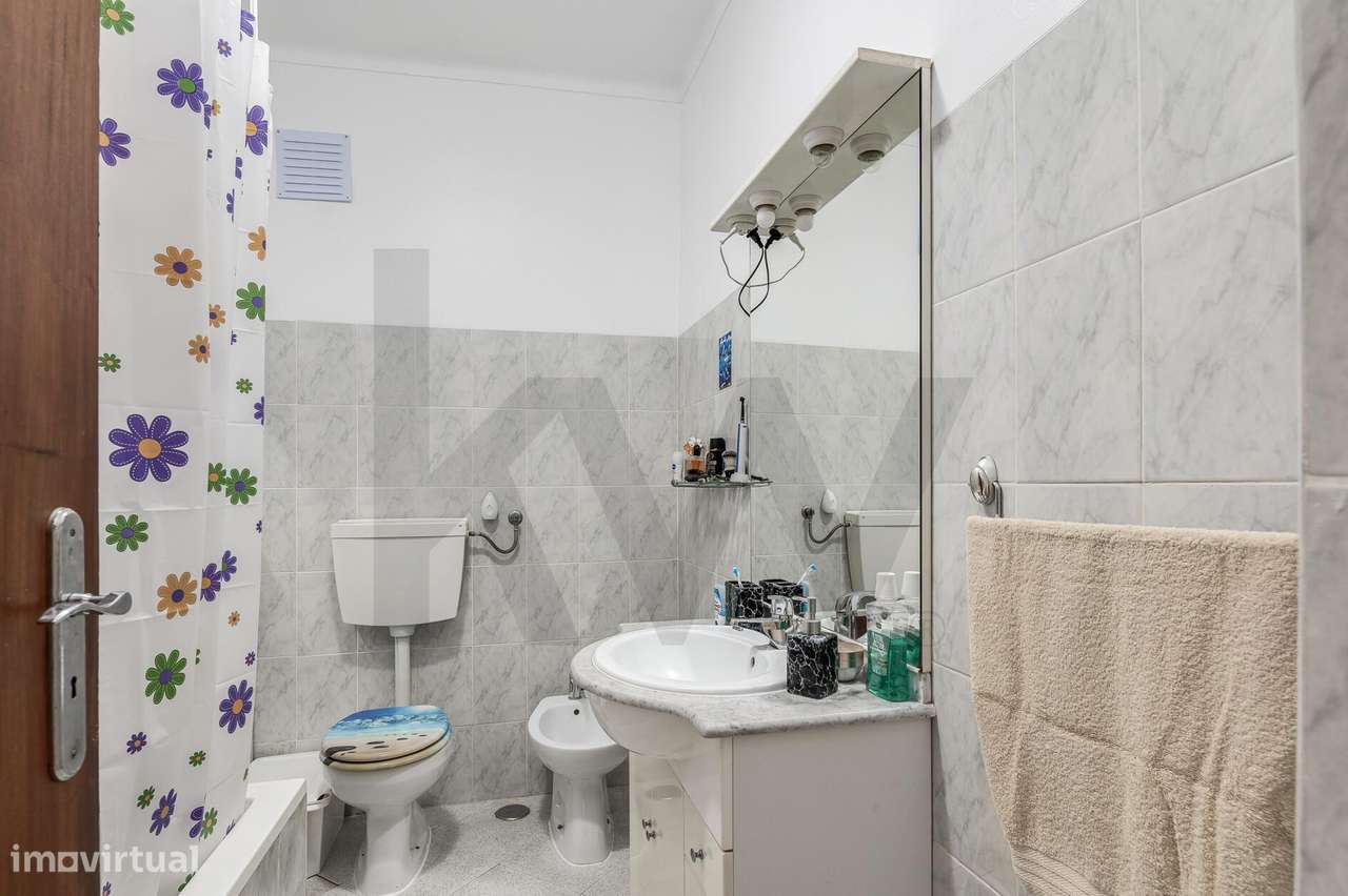 Apartamento T2 no Casal do Marco – Conforto, Luminosidade e Excelente-11