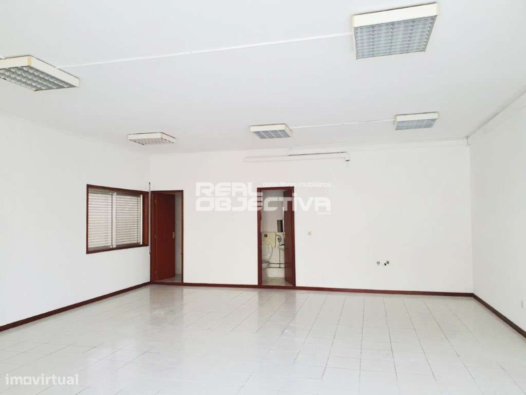 Loja c/ excelente visibilidade em S. Mamede de Infesta - Grande imagem: 4/5