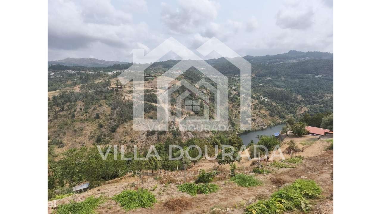 Casa com Terreno e vista sobre o Rio Douro-8