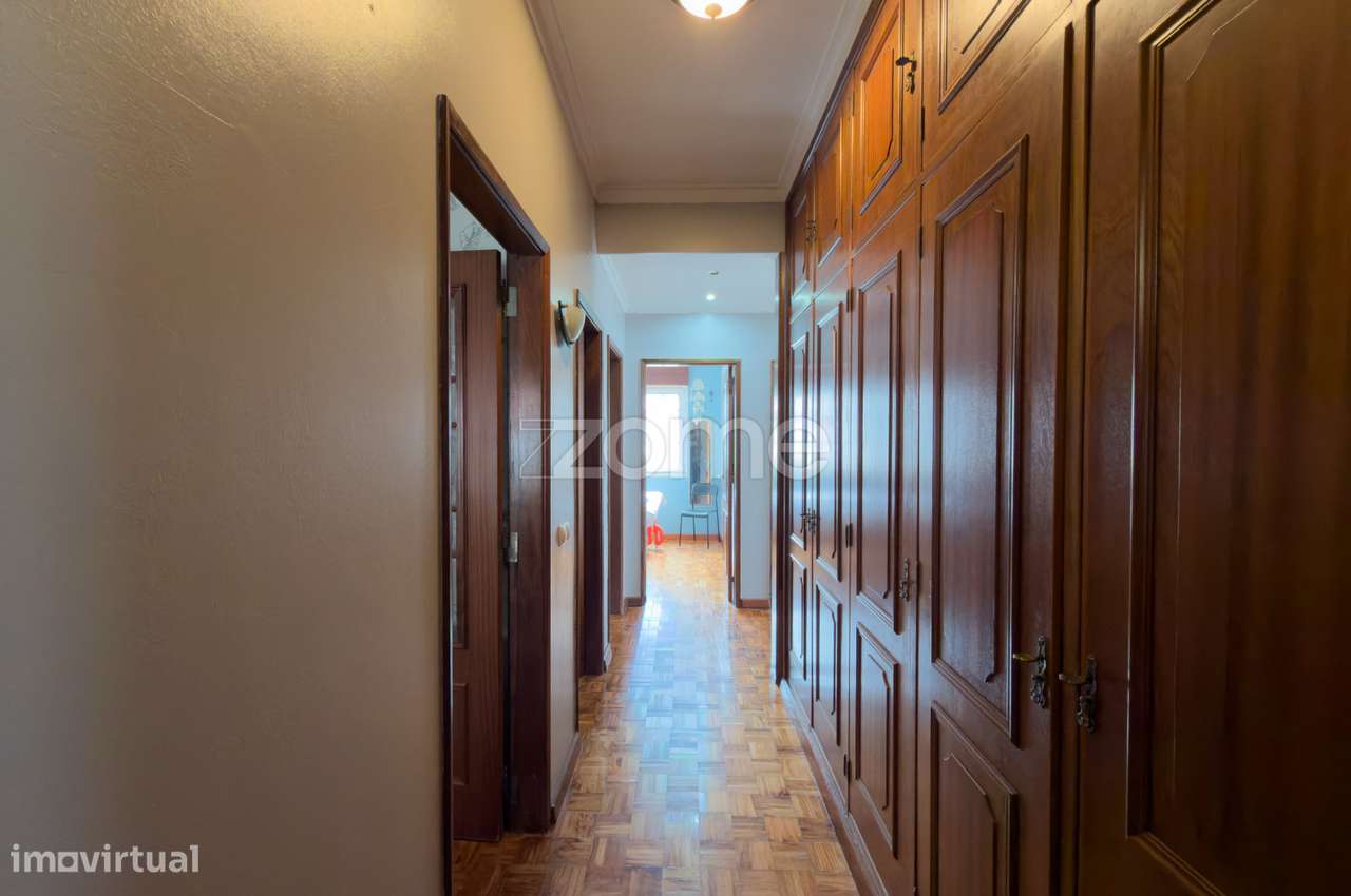 Moradia T4 c/ garagem e 435m2 de terreno - Famões-10