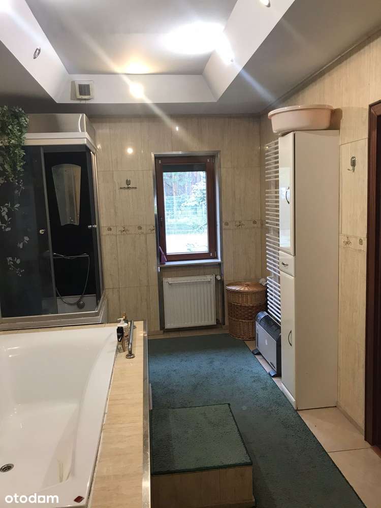 Przestronny dom z ogrodem i garażem-9