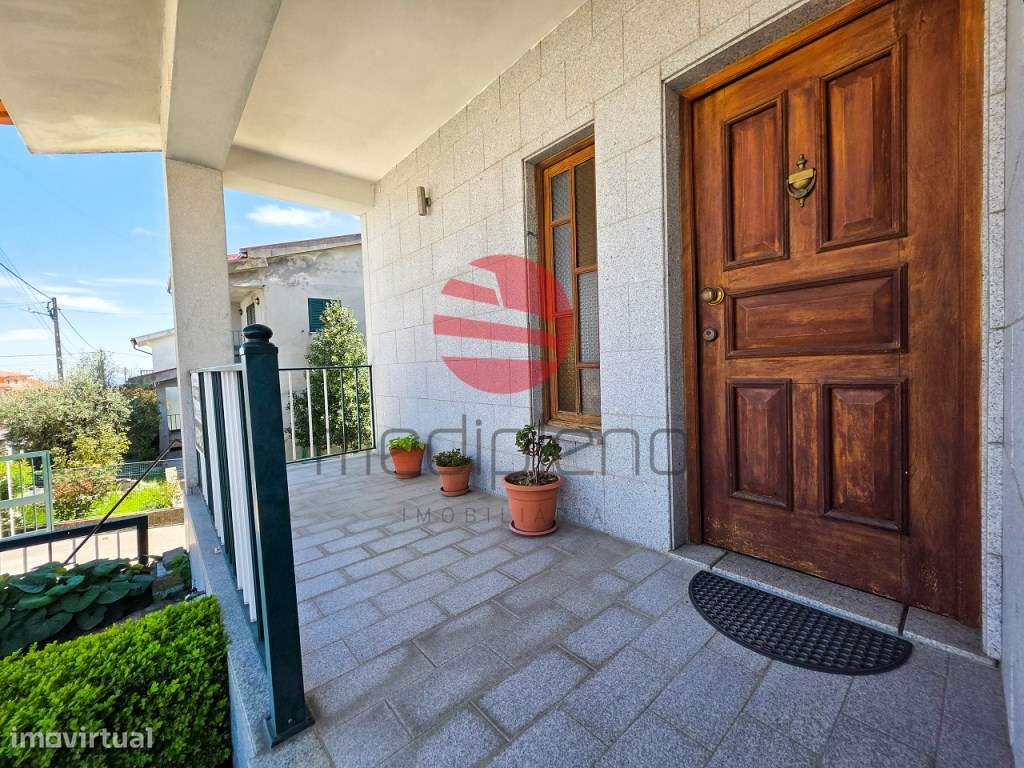 MORADIA T6 C/ GARAGEM-21